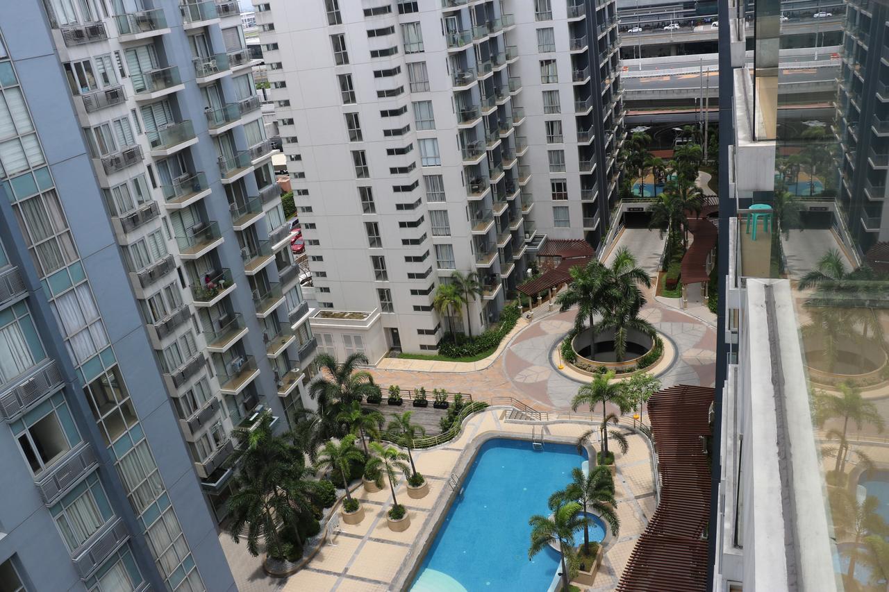 One Palm Tree Villas Manila Exteriör bild