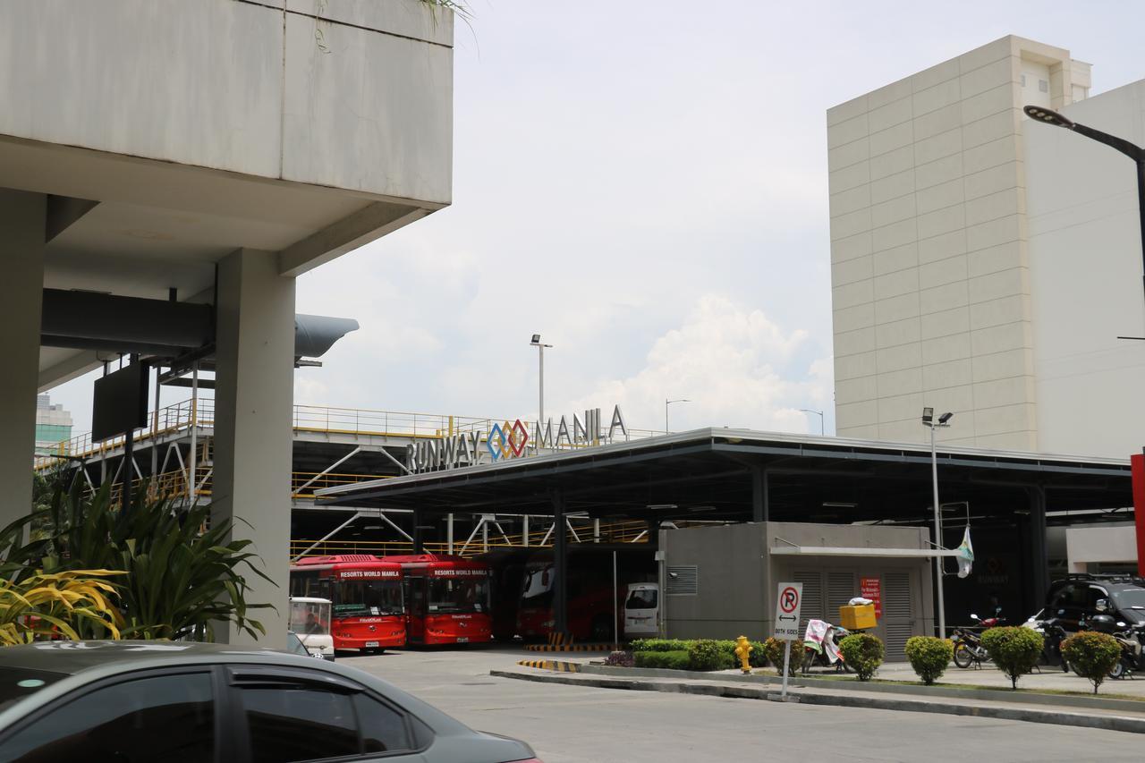 One Palm Tree Villas Manila Exteriör bild