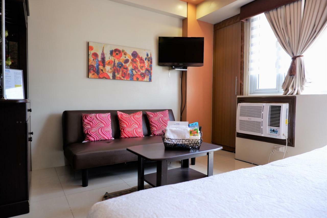 One Palm Tree Villas Manila Exteriör bild