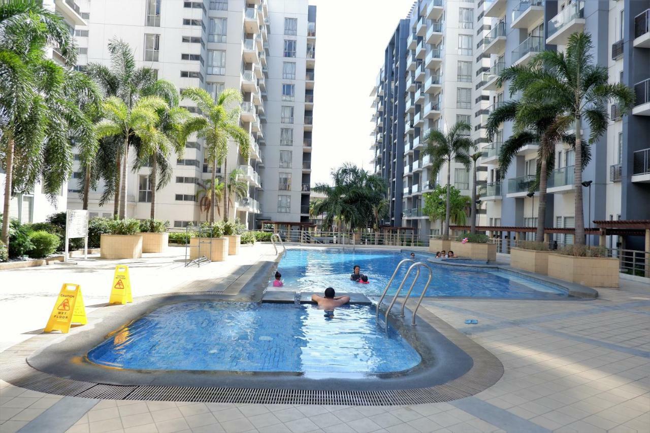 One Palm Tree Villas Manila Exteriör bild